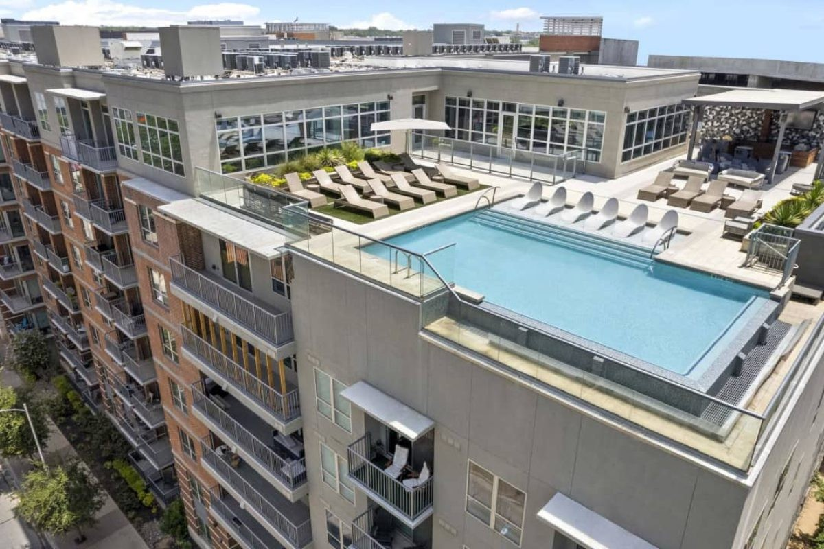 Downtown Austin Beautiful Apartments with Skyline View and Rooftop Pool